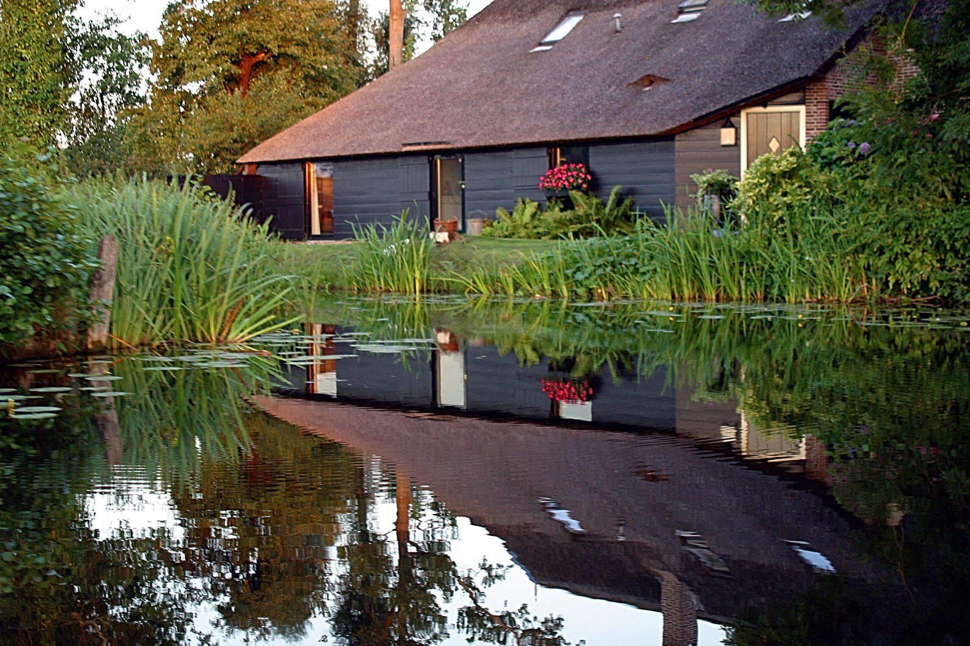 Hotel De Harmonie Giethoorn Exterior photo